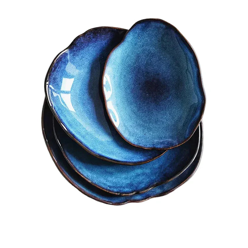 Assiette à salade en céramique émaillée bleue – Plat irrégulier pour service de table